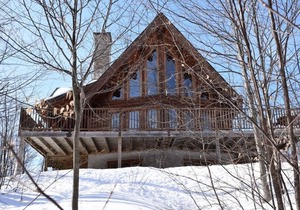 Le montagnard #057; Majestic log home in the wood and only 20 minutes from Mont-Tremblant