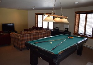 Le montagnard #057; Majestic log home in the wood and only 20 minutes from Mont-Tremblant