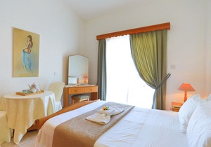 Lemon Grove Dio: Modern and comfortable villa located close to sandy beach. Private pool