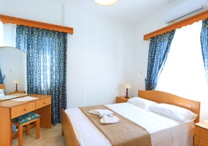 Lemon Grove Dio: Modern and comfortable villa located close to sandy beach. Private pool