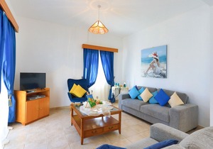 Lemon Grove Dio: Modern and comfortable villa located close to sandy beach. Private pool