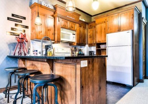 Les Manoirs 3Bdrs w/Pool & HotTub near Village