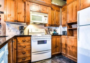 Les Manoirs 3Bdrs w/Pool & HotTub near Village
