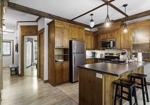 Les Manoirs w/Pool & Hot Tub near Village (120-7)