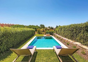Less than 2km to beach, with countryside setting