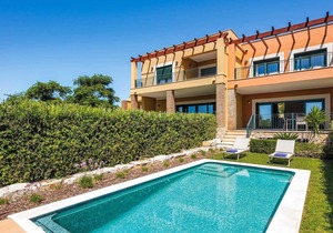 Less than 2km to beach, with countryside setting