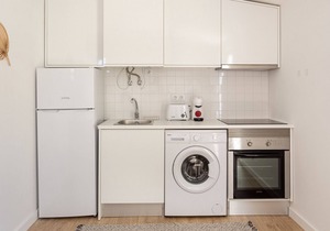 Lisbon Charming Flat near Park, Easy Access to the Centre