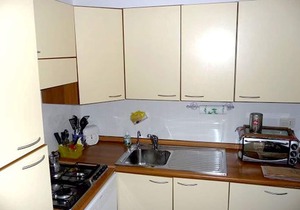 LITTLE VILLA WITH PRIVATE POOL AND GARDEN.IT ACCOMODATES CONFORTABLY 4 PEOPLE