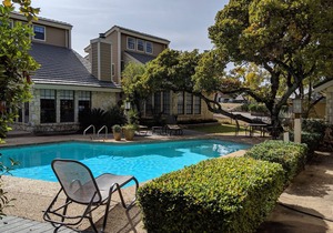 🌟LOCATION! Very Nice 2 BD 2BA Directly Across From Resort-Pool Grill Sleeps 6🏊