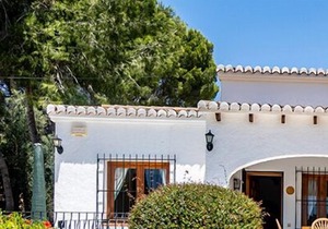 Los Lagos Spanish holiday villa