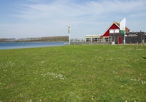 Lovely holiday home in Wolphaartsdijk close to the lake