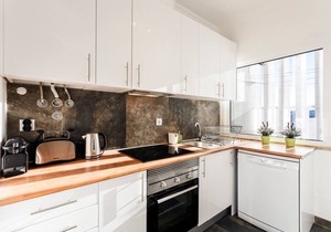 Lovely 2-Bed Apt Overlooking Lisbon Skyline