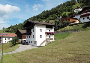 Lovely apartment for 2 people with WIFI, TV and balcony