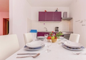 Lovely apartment in Dobrinj with WiFi