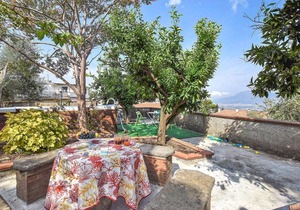 Lovely apartment in Lettere -NA-