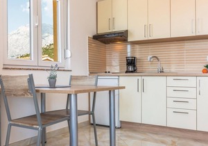Lovely apartment in Krvavica
