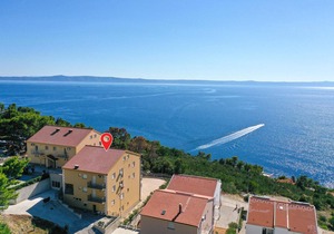 Lovely apartment in Krvavica