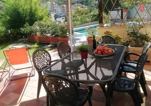 Lovely apartment in villa with pool, and panoramic sea views.