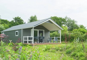 Lovely chalet with terrace near the North Sea