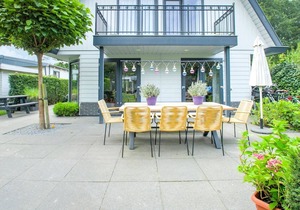 Lovely holiday home in Kaatsheuvel with bubble bath
