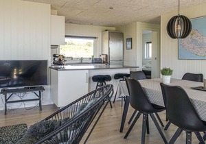 Lovely home in Allinge with WiFi
