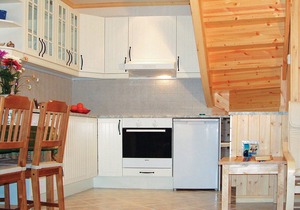 Lovely home in Hatlestrand with kitchen