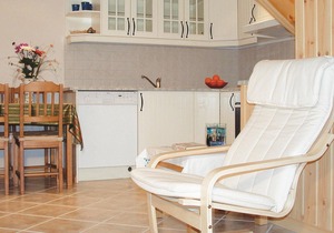 Lovely home in Hatlestrand with kitchen