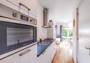 Lovely home in Heinkenszand with WiFi