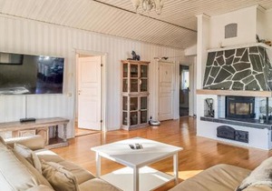 Lovely Home In Uddevalla With Kitchen