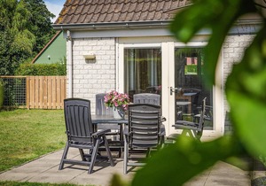 Lovely home in Wemeldinge with WiFi
