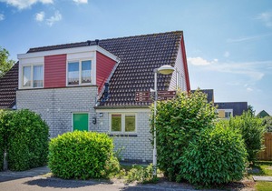 Lovely home in Wemeldinge with WiFi