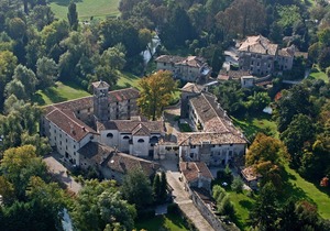 Lovely stone home with garden, in a castle near beach and 1 hour from Venice - 2
