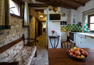 Lovely stone home with garden, in a castle near beach and 1 hour from Venice - 2