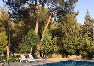 Lovely Summer House with Shared Pool in Kepez