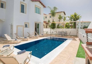 Lovely villa perfect for families, great location