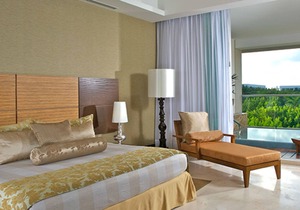 Luxurious 2-bedroom Suite, Grand Vacationing in Riviera Maya (Cancun)