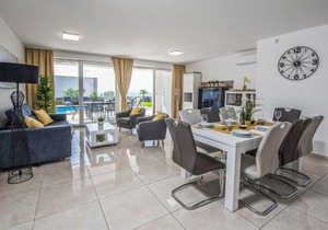 Luxurious Home In Novalja