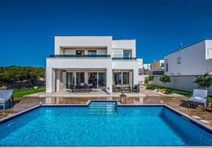 Luxurious Home In Novalja