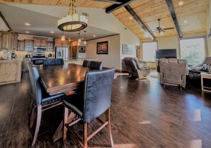 Luxurious three bedroom cottage with amazing lake views!