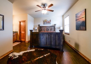 Luxurious three bedroom cottage with amazing lake views!