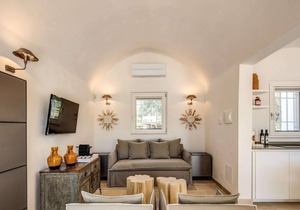 Luxurious Villa "Lamia del Riccio" with Pool, Wi-Fi, A/C, Terrace & Garden