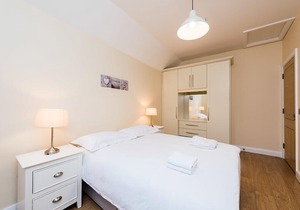 Luxury 2 BDRM with balcony near Temple Bar