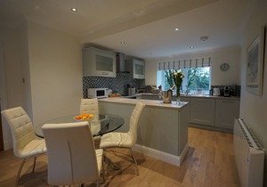 Luxury 2 bed ensuite cottage in Scottish Estate setting, short walk to loch