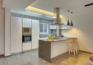 Luxury 3BR Apartment with Marina Views