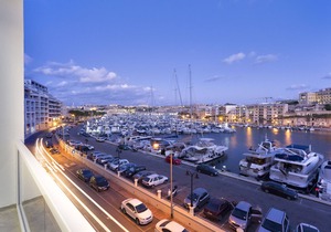 Luxury 3BR Apartment with Marina Views
