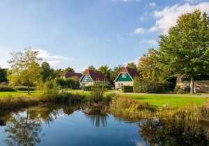 Luxury 4-person bungalow in the holiday park Landal Hunerwold State