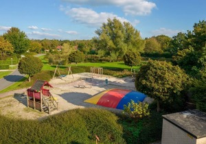 Luxury 4-person bungalow in the holiday park Landal Hunerwold State