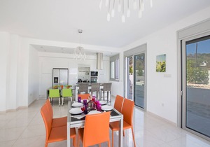 Luxury 5 Bedroom Villa with Private Pool, Protaras Villa 1230