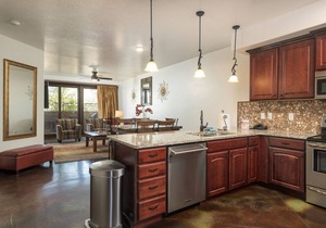 Luxury Condo in Downtown Moab | Private Hot Tub | Bike Storage | Pet Friendly