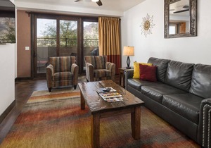 Luxury Condo in Downtown Moab | Private Hot Tub | Bike Storage | Pet Friendly